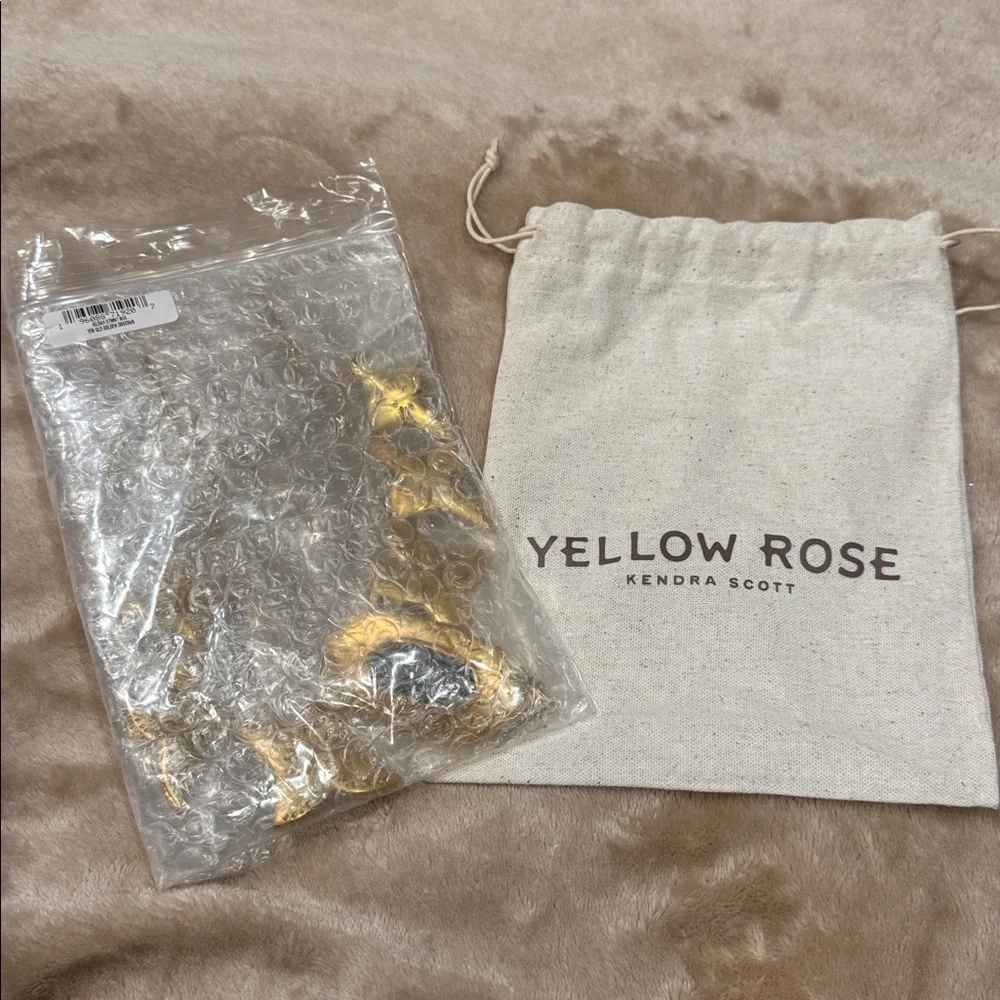 Kendra Scott Keziah Vintage Gold Statement Necklace in Golden Obsidian - Picture 6 of 6